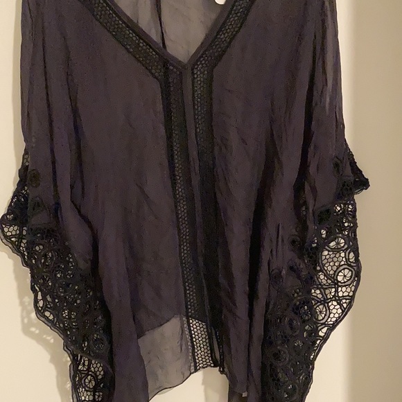 BRAND NEW LOVE & LIBERTY EMB PONCHO NAVY - Picture 2 of 7